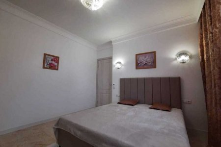 Серая кровать в номере 5 в Loft Studio Носовихинское шоссе