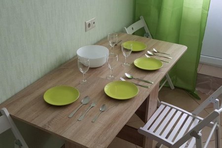 Стол в номере 1 в Loft Studio