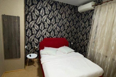Двуспальная кровать в номере Апартаменты с джакузи в Апельсин на Вернадского