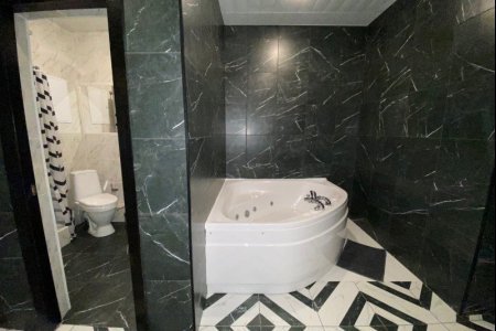 Джакузи в номере Апартаменты с джакузи в Апельсин на Вернадского