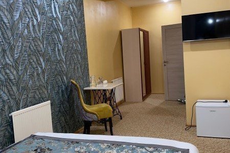 Интерьер номера Стандарт с душем в отеле Апельсин на Вернадского