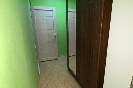 Коридор в номере Стандарт с балконом в отеле Апельсин на Вернадского