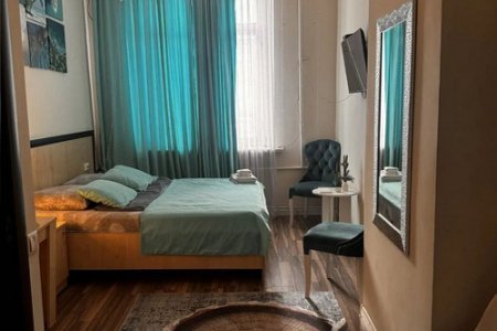 Двуспальная кровать в номере Делюкс в отеле Баунти