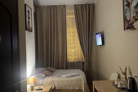 Двуспальная кровать в номере Стандарт в отеле Баунти