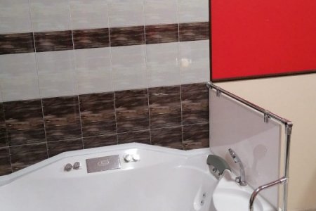 Джакузи для двоих в номере Люкс с джакузи в отеле Баунти
