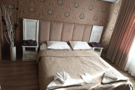 Кровать в номере Миндаль в отеле Гости в Люберцах