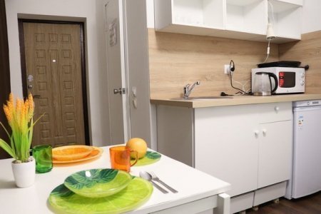 Кухонный уголок в апартаментах АромаАпарты