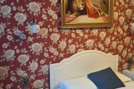 Спальная зона в номере Комфорт в отеле Лев