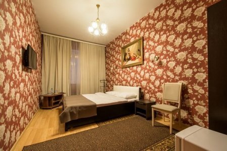 Спальная зона в номере Улучшенный в отеле Лев