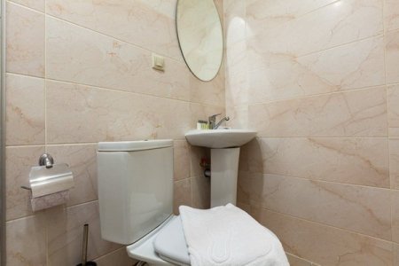Душевая в номере 7 Английский Комфорт в Де Арт на Авиамоторной
