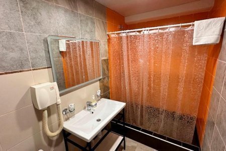 Душевая в номере Стандарт плюс в отеле на Южной