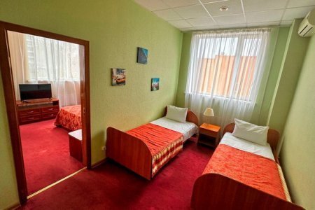 Две кровати Семейного номера в отеле на Южной