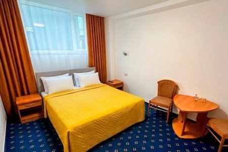 Двуспальная кровать в номере Стандарт плюс в отеле на Южной