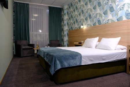 Кровать в номере King-Size в отеле на Южной