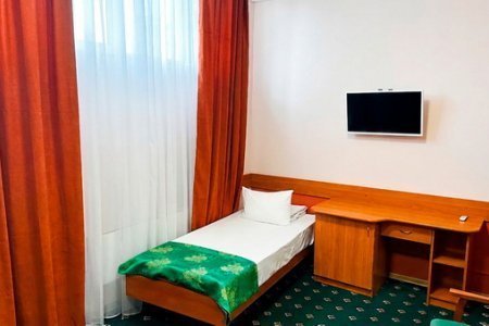 Кровать в номере Комфорт в отеле на Южной