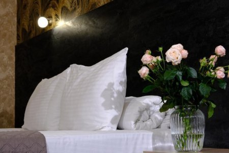 Подушки в номере King-Size в отеле на Южной