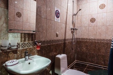 Душевая в номере Стандарт в отеле Автор Братиславская