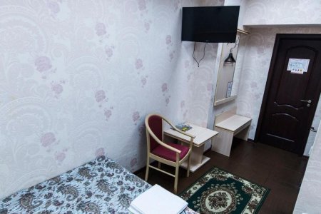 Интерьер номера без окна в отеле Автор Братиславская
