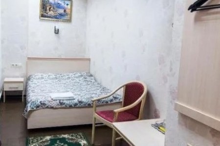 Кровать в номере без окна в отеле Автор Братиславская