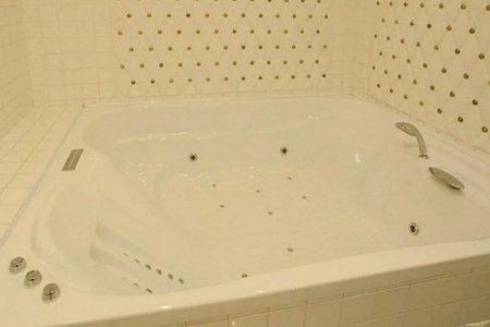 Гидромассаж в номере Люкс в Брестоле