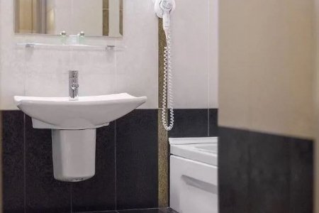 Раковина в номере Сьюит в Брестоле