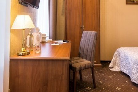 Интерьер номера Стандарт с 1-й двуспальной кроватью в отеле Апельсин на Трубной