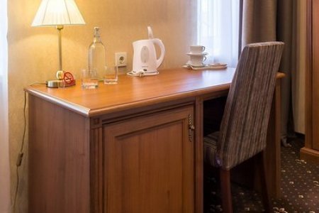 Рабочая зона в номере Стандарт с 1-й двуспальной кроватью в отеле Апельсин на Трубной