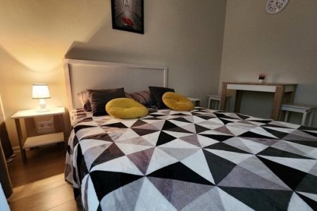 Большая кровать в апартаментах 1 в The Loft Studio у метро Котельники