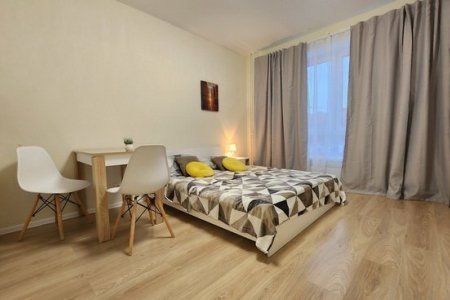 Двуспальная кровать в номере 3 в The Loft Studio у метро Котельники