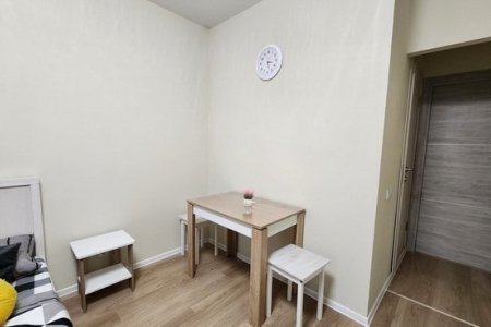 Обеденный стол в апартаментах 1 в The Loft Studio у метро Котельники