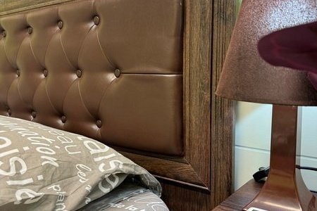 интерьер номера Стандарт с ванной в отеле Аура