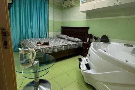 Общий вид номера Стандарт с ванной в отеле Аура