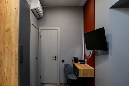 Рабочее место в номере Двухместный улучшенный в отеле Арт Деко