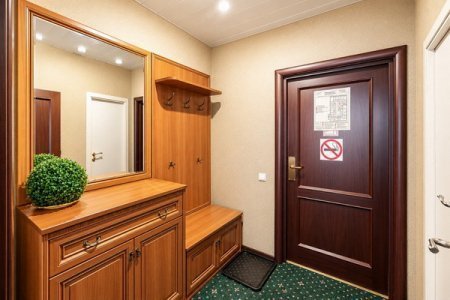 Прихожая в номере Комфорт с двумя раздельными кроватями в отеле Автор