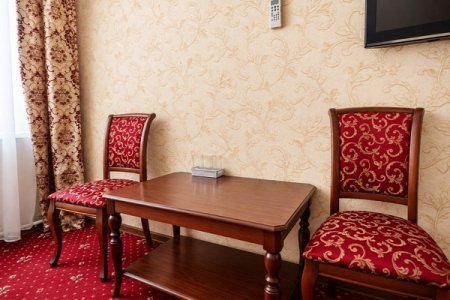 Зона отдыха в номере Комфорт трёхместный в отеле Автор