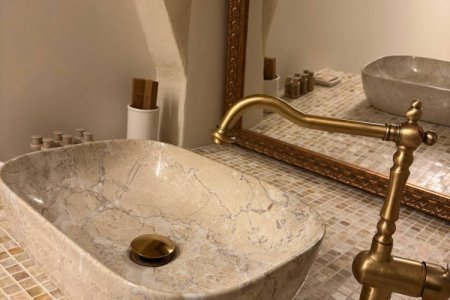 Раковина в номере Апартаменты в отеле Палаты Хованских