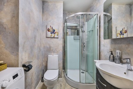 Душ в номере Emerald Suite в ЖК Савеловский Сити