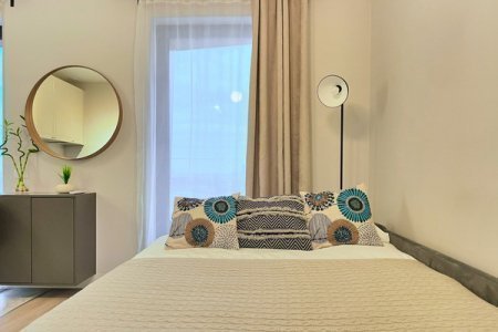 Кровать в номере Breeze Apartments в ЖК Савеловский Сити