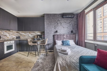 Кровать в номере Emerald Suite в ЖК Савеловский Сити
