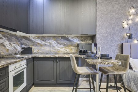 Кухня в номере Emerald Suite в ЖК Савеловский Сити
