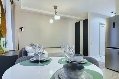 Посуда в номере Breeze Apartments в ЖК Савеловский Сити