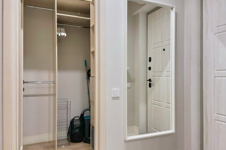 Прихожая в номере Breeze Apartments в ЖК Савеловский Сити