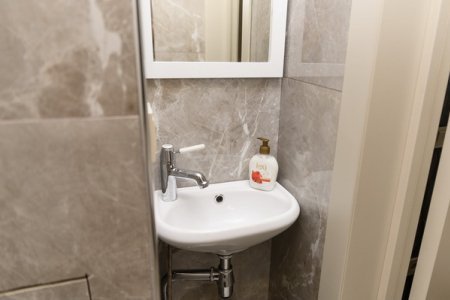 Душевая в номере Полулюкс с кухней в отеле Орфей