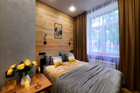 Двуспальная кровать в номереНептун в LOFT SPACE