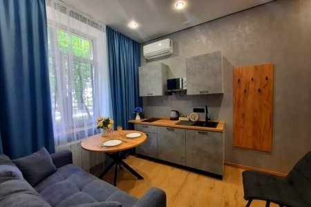 Уголок кухонный в номере Меркурий в LOFT SPACE