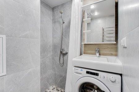Душ в студии 5 в апартаментах Home Like