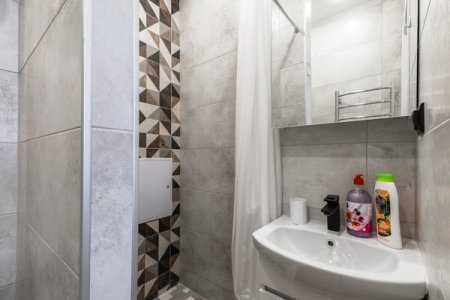 Душевая в номере 18 в апартаментах Home Like