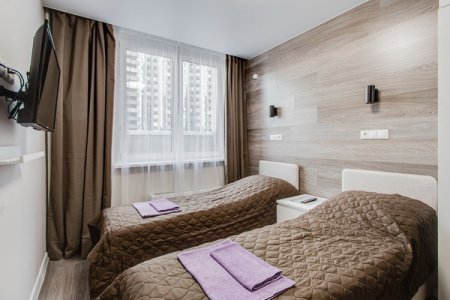Две кровати в номере 13 в Home Like