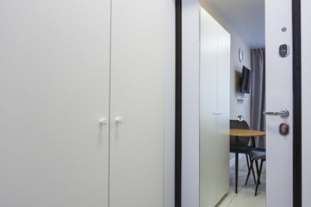 Дверь в студии №22 в апартаментах Home Like