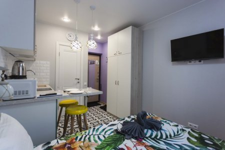 Кровать в студии 25 в апартаментах Home Like
